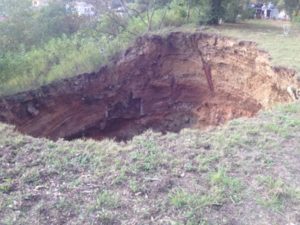 EXPERTISE spectaculaire affaissement de terrain au luc en provence